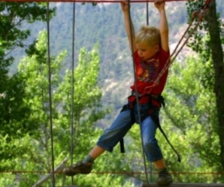  Parque infantil y actividades en la base 